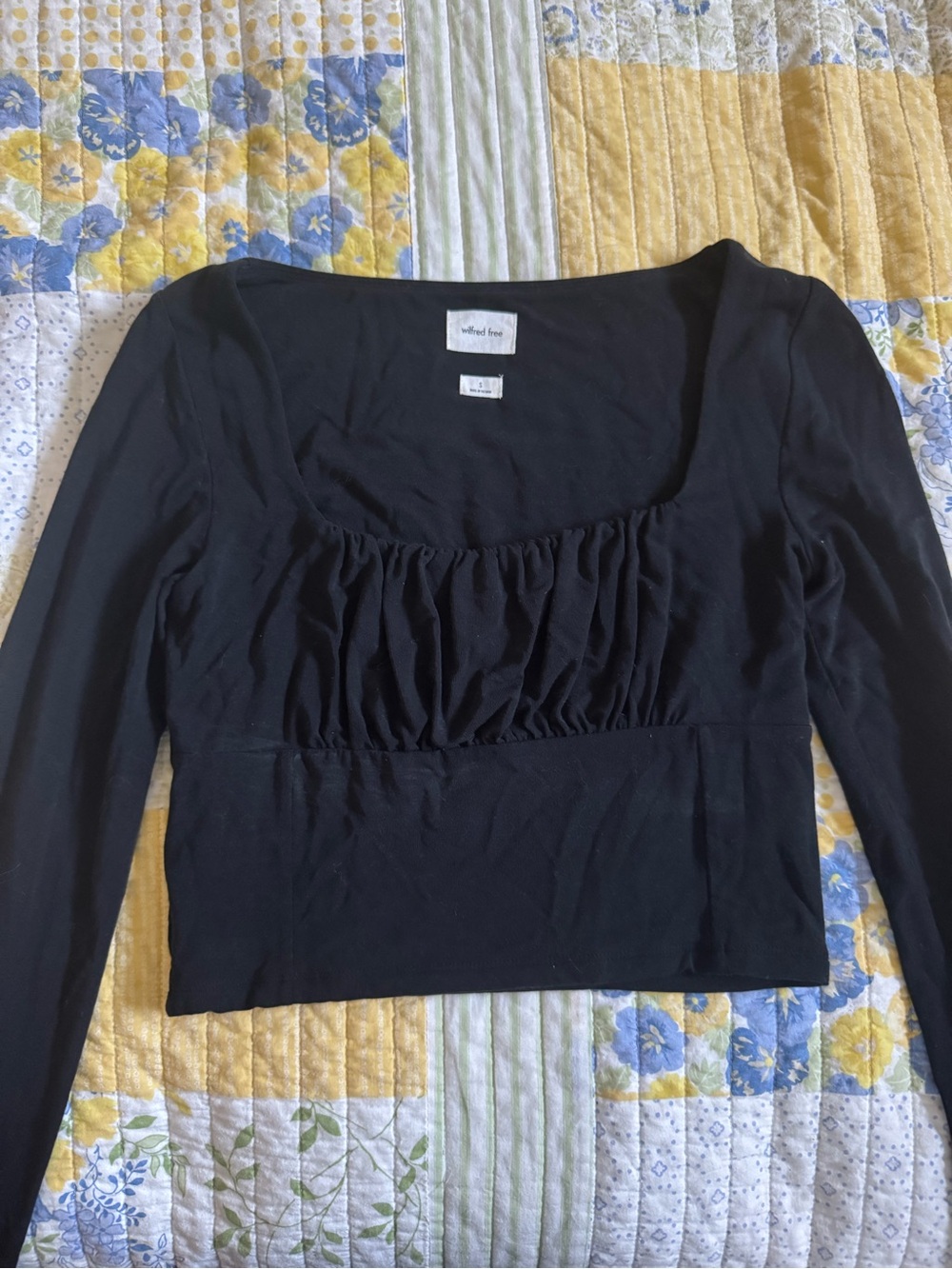 Aritzia Wilfred Black Long-Sleeve Crop Top
